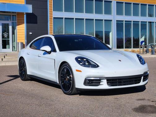 2018 Porsche Panamera 4