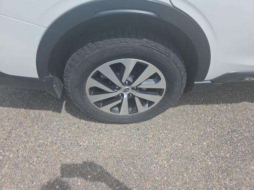 Crystal White Pearl 2020 Subaru Outback Premium