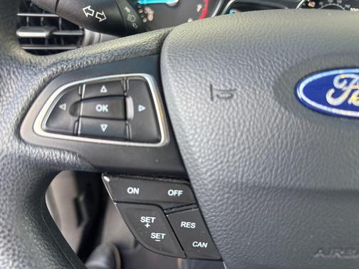 INGOT SILVER METALLIC 2018 Ford Escape SE