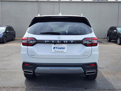 Platinum White Pearl 2026 Honda Pilot Elite