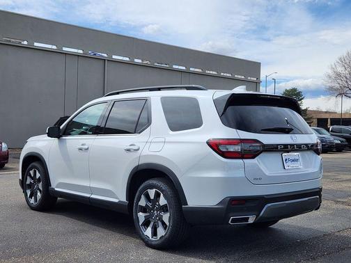 Platinum White Pearl 2026 Honda Pilot Elite