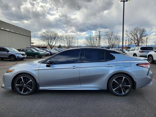 Celestial Silver/Midnight Black Metallic 2019 Toyota Camry XSE