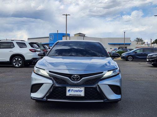 Celestial Silver/Midnight Black Metallic 2019 Toyota Camry XSE