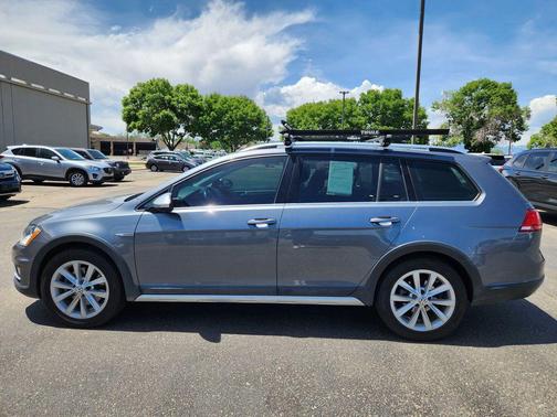 Reflex Silver Metallic 2017 Volkswagen Golf Alltrack 4Motion