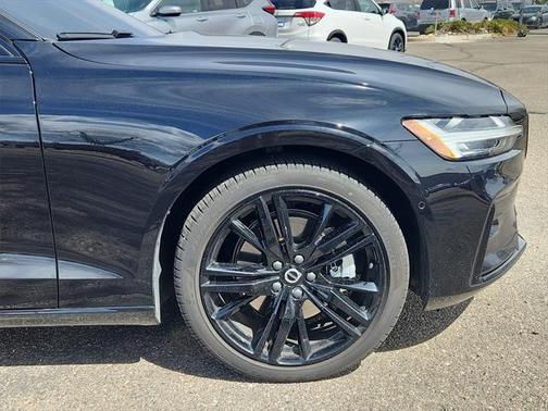 2024 Volvo S60 B5 Plus Black Edition
