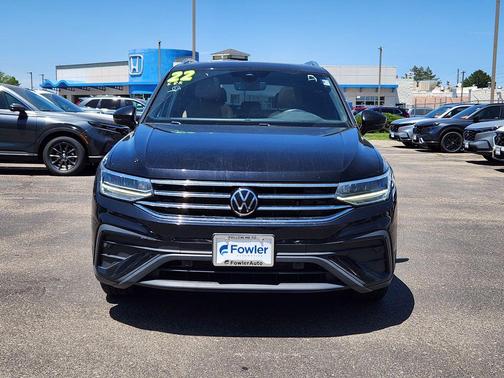 Deep Black Pearl 2022 Volkswagen Tiguan 2.0T SE 4MOTION
