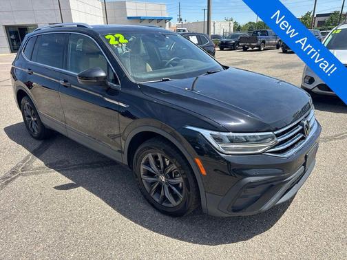 Deep Black Pearl 2022 Volkswagen Tiguan 2.0T SE 4MOTION