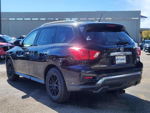 2018 Nissan Pathfinder SV