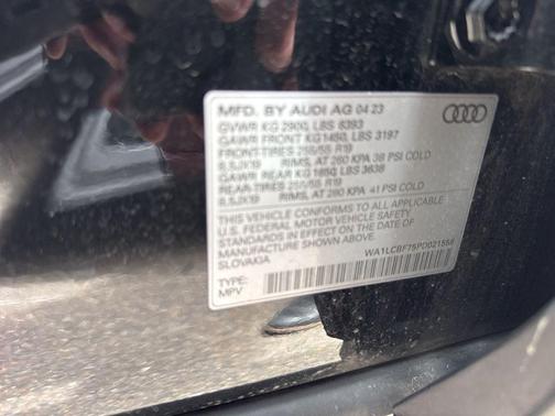 Mythos Black Metallic 2023 Audi Q7 45 Premium Plus