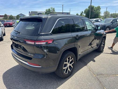 Rocky Mountain Pearlcoat 2023 Jeep Grand Cherokee Limited