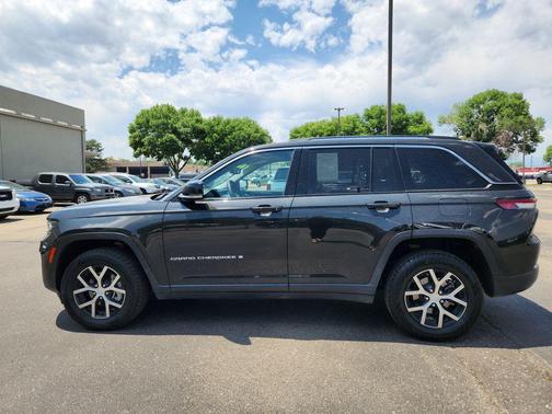 Rocky Mountain Pearlcoat 2023 Jeep Grand Cherokee Limited