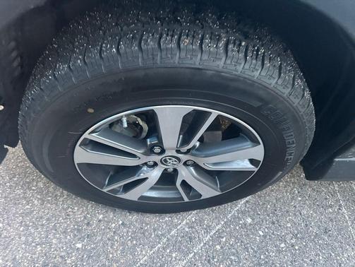 Magnetic Gray Metallic 2018 Toyota RAV4 XLE