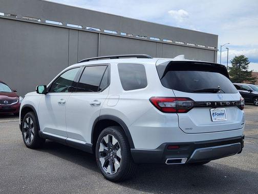 Platinum White Pearl 2026 Honda Pilot Touring 8-Passenger
