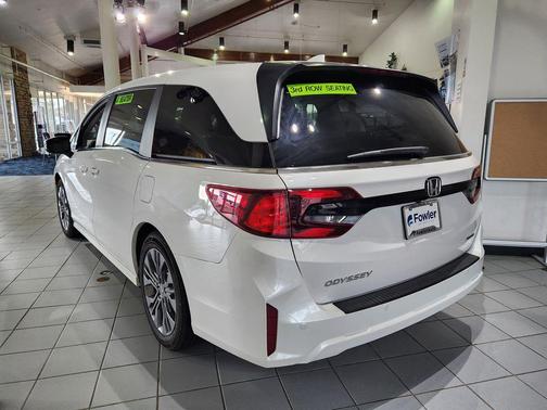 Platinum White Pearl 2026 Honda Odyssey Touring