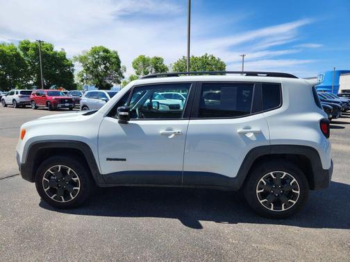 Alpine White Clearcoat 2023 Jeep Renegade Upland
