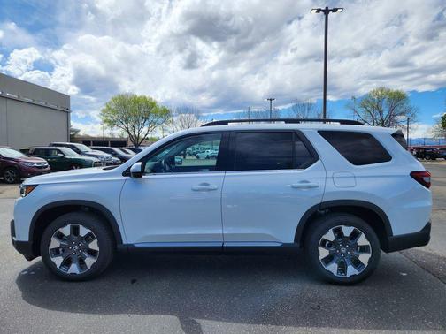 Platinum White Pearl 2026 Honda Pilot Touring 8-Passenger
