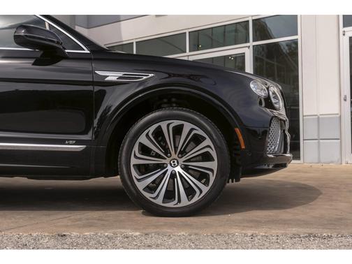 Beluga 2021 Bentley Bentayga V8