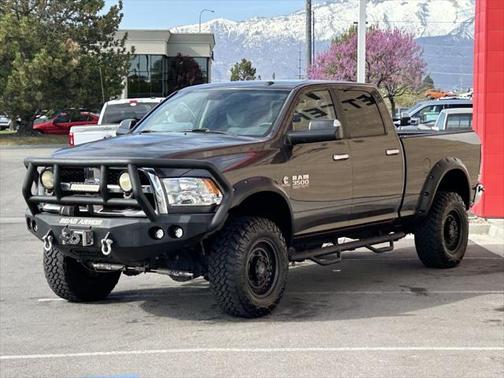 2017 RAM 3500 SLT Crew Cab 4x4 6'4' Box