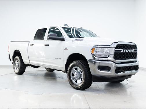 2022 RAM 2500 Tradesman Crew Cab 4x4 6'4' Box