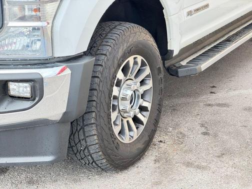 Oxford White 2022 Ford F-250 Lariat