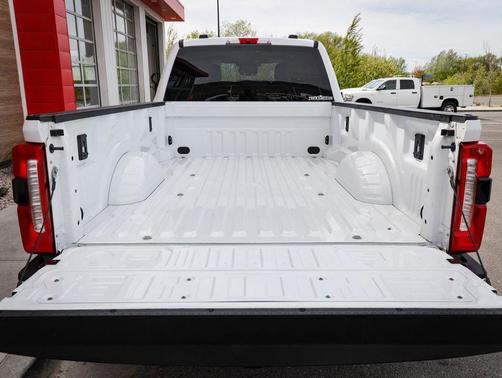 Oxford White 2023 Ford F-350 XLT
