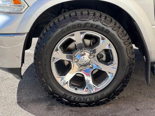 Bright Silver Metallic Clearcoat 2017 RAM 1500 Laramie