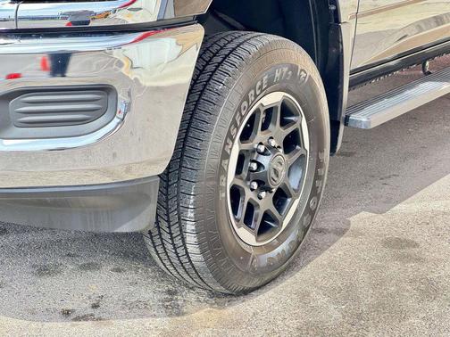 Diamond Black Crystal Pearlcoat 2022 RAM 3500 Tradesman Crew Cab 4x4 6'4' Box