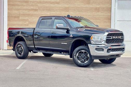 Diamond Black Crystal Pearlcoat 2022 RAM 3500 Tradesman Crew Cab 4x4 6'4' Box