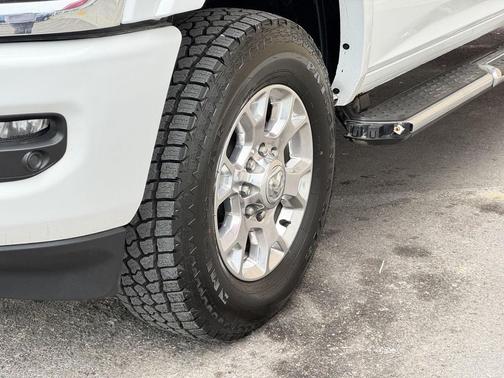 2022 RAM 2500 Laramie Crew Cab 4x4 6'4' Box