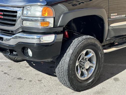 2005 GMC Sierra 2500 SLT H/D Crew Cab