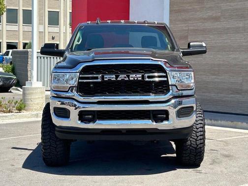 2019 RAM 2500 Big Horn Crew Cab 4x4 6'4' Box