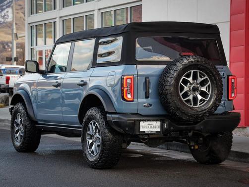 Azure Gray Metallic Tri-Coat 2024 Ford Bronco Badlands
