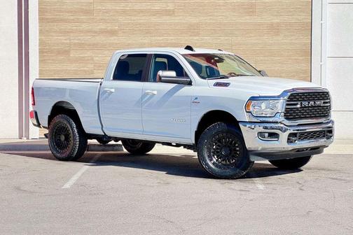 Bright White Clearcoat 2022 RAM 2500 Big Horn Crew Cab 4x4 6'4' Box