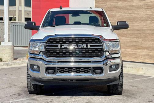 Bright White Clearcoat 2022 RAM 2500 Big Horn Crew Cab 4x4 6'4' Box
