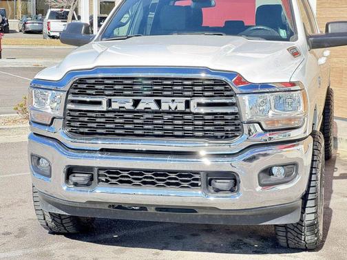 Bright White Clearcoat 2022 RAM 2500 Big Horn Crew Cab 4x4 6'4' Box