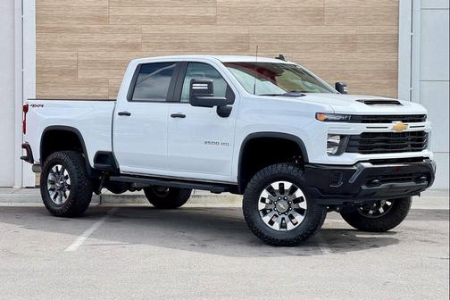 Summit White 2024 Chevrolet Silverado 2500 Custom