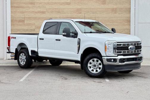 Oxford White 2023 Ford F-250 XLT
