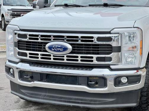 Oxford White 2023 Ford F-250 XLT