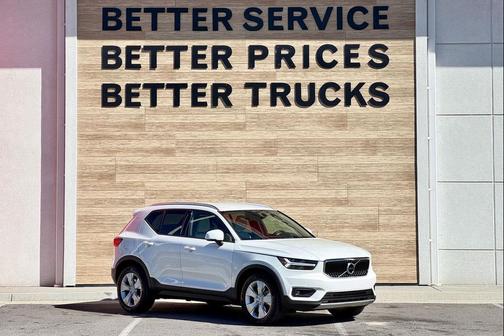 2021 Volvo XC40 T5 Momentum