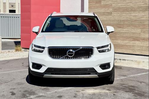 2021 Volvo XC40 T5 Momentum