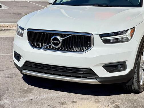2021 Volvo XC40 T5 Momentum