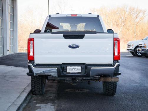 Oxford White 2024 Ford F-250 XLT