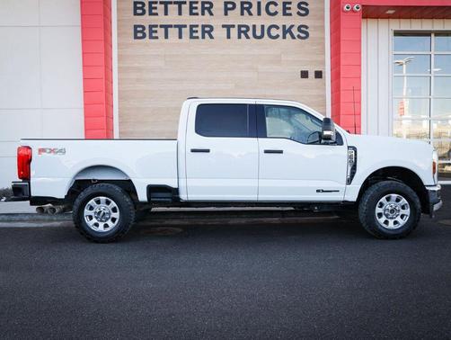 Oxford White 2024 Ford F-250 XLT