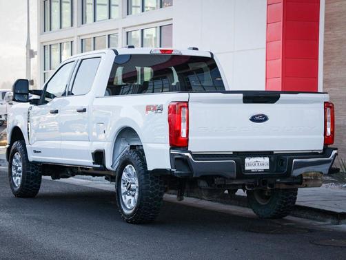 Oxford White 2024 Ford F-250 XLT