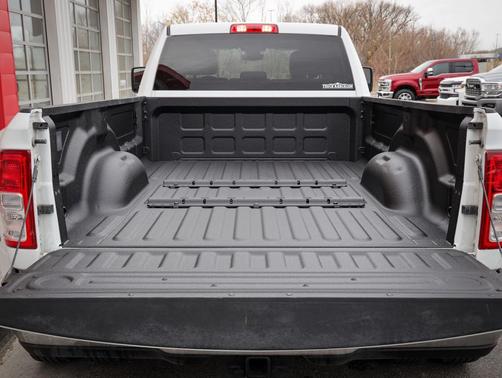 2024 RAM 3500 Big Horn Crew Cab 4x4 8' Box