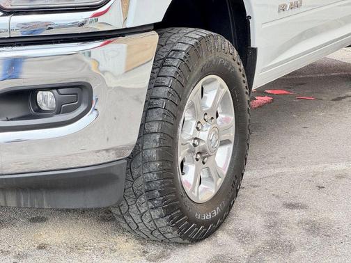 Bright White Clearcoat 2023 RAM 2500 Big Horn Crew Cab 4x4 6'4' Box