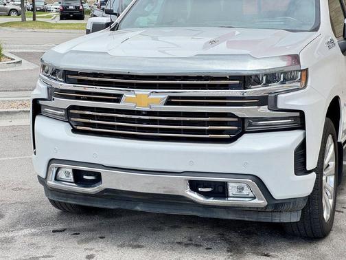 Iridescent Pearl Tricoat 2020 Chevrolet Silverado 1500 High Country