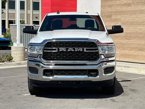 2022 RAM 2500 Big Horn Crew Cab 4x4 8' Box