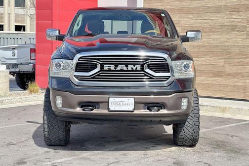 Brilliant Black Crystal Pearlcoat 2018 RAM 1500 Longhorn