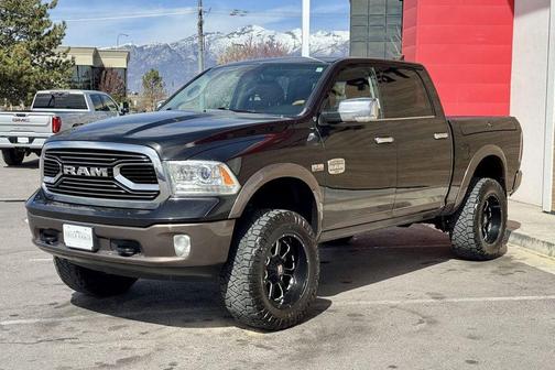 Brilliant Black Crystal Pearlcoat 2018 RAM 1500 Longhorn